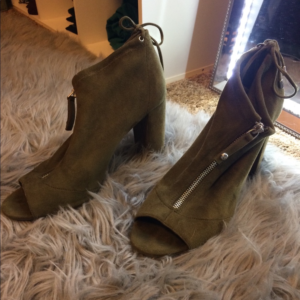 Green chunky heel